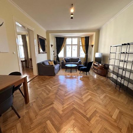 Gorkeho Apartment In City Centre Братислава Екстериор снимка