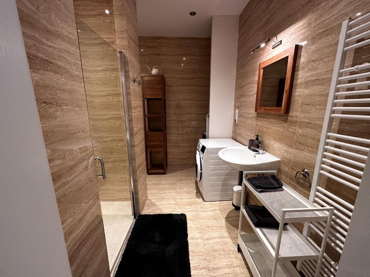 Gorkeho Apartment In City Centre Братислава Екстериор снимка