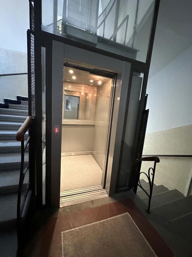 Gorkeho Apartment In City Centre Братислава Екстериор снимка