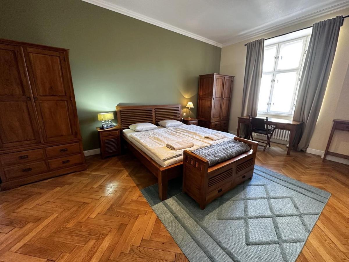 Gorkeho Apartment In City Centre Братислава Екстериор снимка