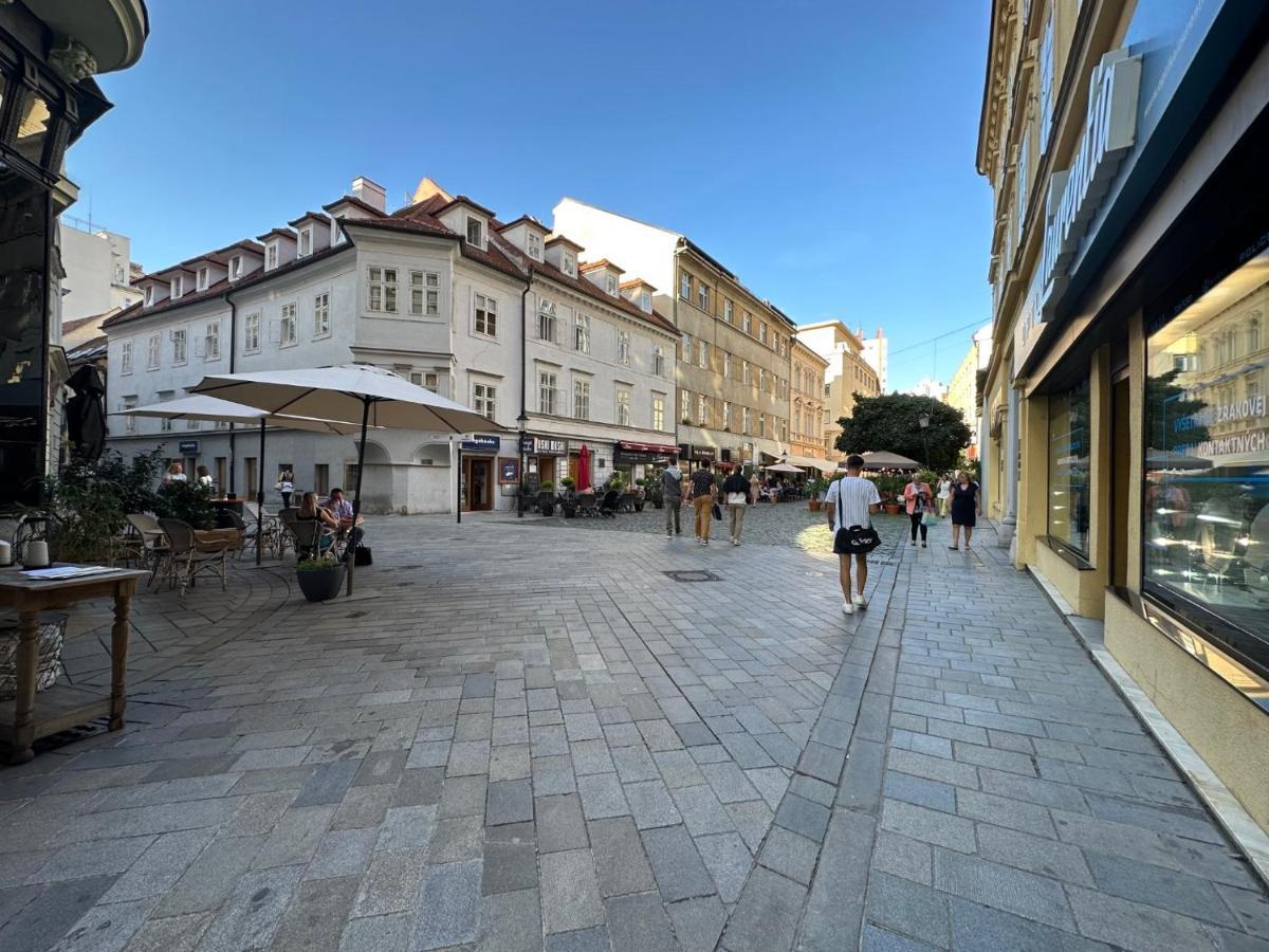 Gorkeho Apartment In City Centre Братислава Екстериор снимка