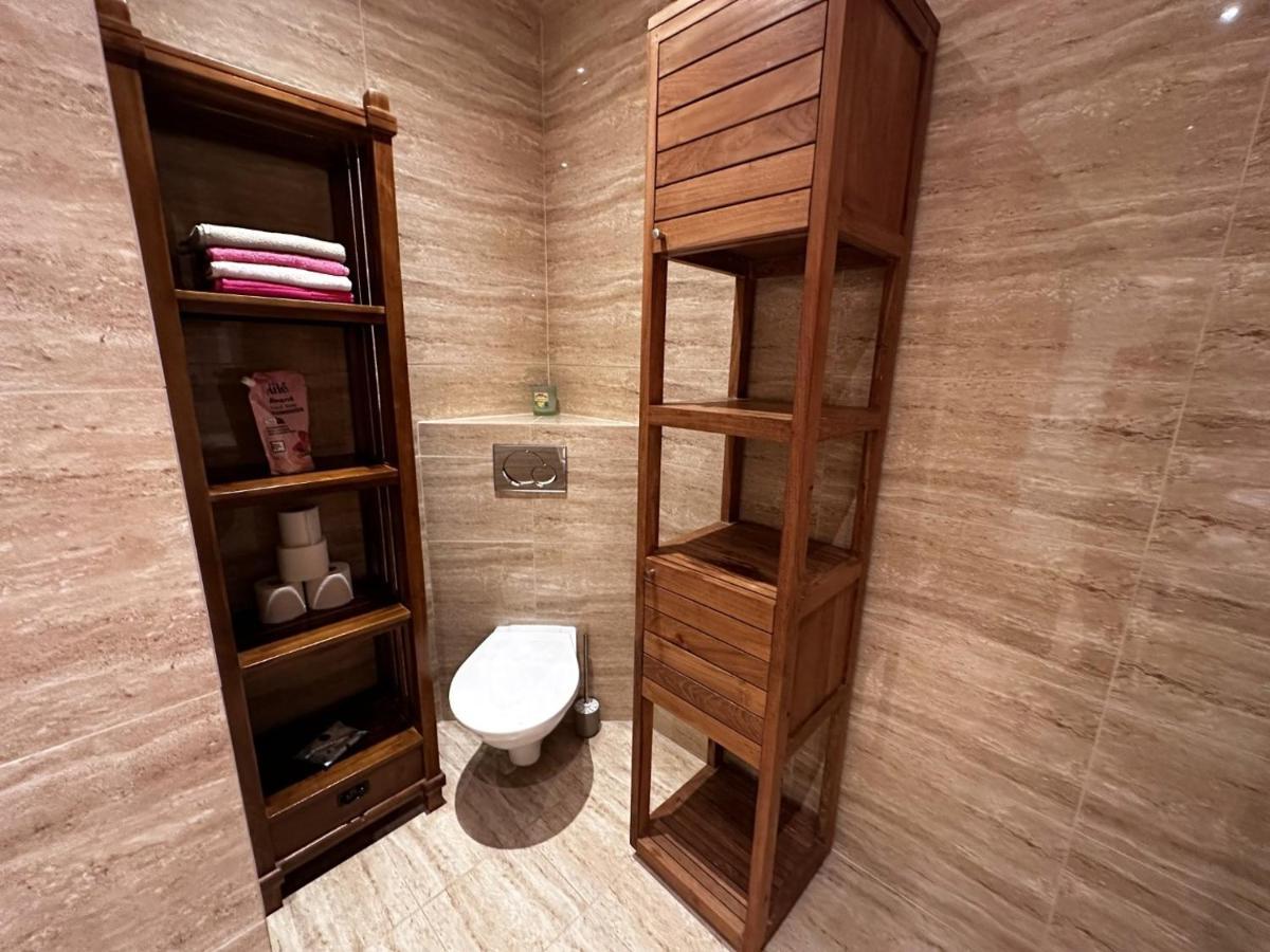 Gorkeho Apartment In City Centre Братислава Екстериор снимка